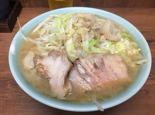 「ラーメン(ニンニク少し、アブラ) 700円」@ラーメン二郎 池袋東口店の写真