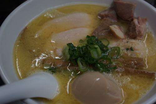 「さつま地鶏の白湯らーめん（６０食限定）」@らーめん えんやの写真