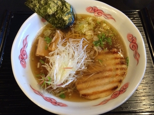「アゴサンマ煮干しらぁめん 醤油」@龍のひげの写真