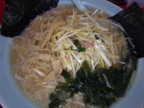 「ネギラーメン(750円)(硬め、こってり)ネギ丼(200円)」@ラーメンショップ幸手 金田亭の写真