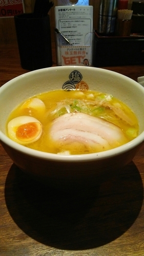 「塩ラーメン白湯 燻製味玉 939円」@塩逸品 五代目 けいすけの写真