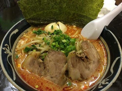 「辛味噌ラーメン＋玉子」@ラーメン酒場 藤桜の写真