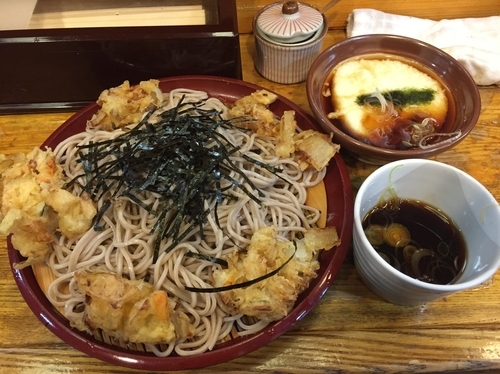 「ざるかき揚げ＋とろろ」@歌舞伎そばの写真