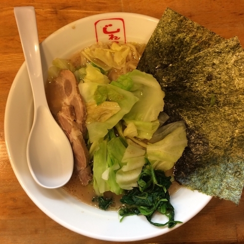 「ラーメン（税込685円）＋キャベツ100円」@じれっ亭 有馬店の写真