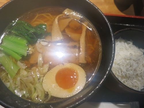 「醤油そば + シラス御飯 800円」@春夏秋冬 季の庭の写真