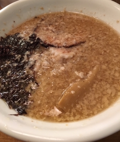 「中華そば（脂多め・濃いめ￥680）＋玉ねぎ（￥100）」@虹ノ麺 神田店の写真