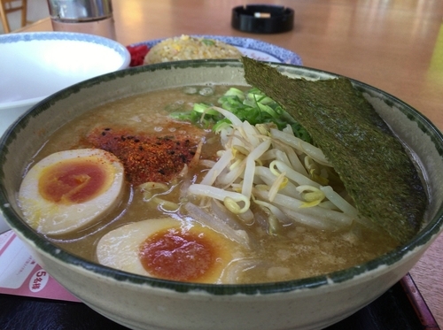 「にんたまラーメン　大盛　チャーハンSET」@ゆにろ～ず 横戸店の写真