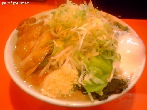 「らーめん(豚一切れ)+温玉+レン草 (940円)」@ちばからの写真