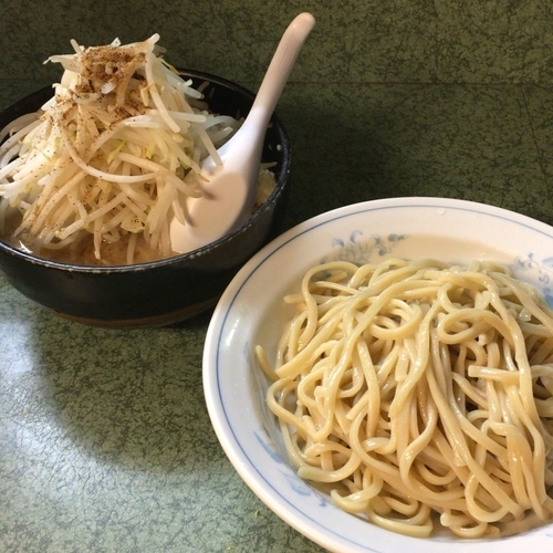 「つけ麺（ニンニク、野菜、アブラ、魚）」@ラーメン二郎 新宿小滝橋通り店の写真