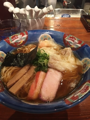 「黒特製ワンタン麺ハーフ900円」@八雲の写真