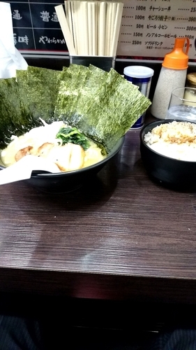 「醤油 多め かため 海苔 無料ライス」@横浜家系ラーメン 上昇気流の写真