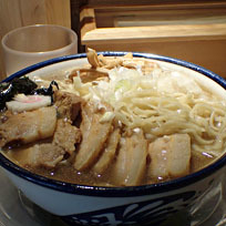 「中華そば750円（特盛同額）＋豚まし300円」@つけめん 玉 町田店の写真