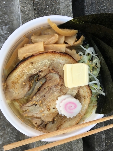 「塩ラーメン、大盛り、倍乗せ」@麺処 べーヤンの写真