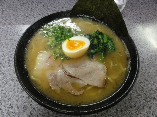 「とんこつらぁめん（太麺）」@丸新らぁめんの写真