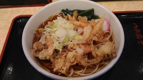 「かき揚げそば　（350円）」@小諸そば 東京駅前店の写真