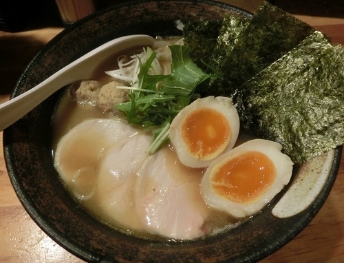 「特製濃厚鶏骨醤油そば」@濃厚鶏そば 麺屋武一 新橋本店の写真