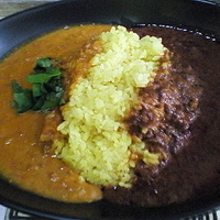 両がけ２色カレー（カリガリ・インド）　８００円