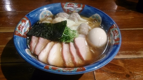 「チャーシュー特製ワンタン麺(黒だし)＋味付玉子」@八雲の写真
