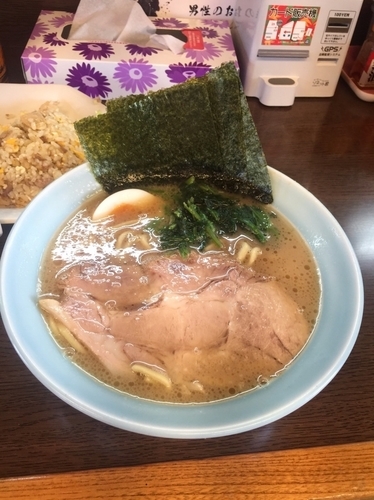 「いつもの六角ラーメン680円硬め濃いめ、半額チャーハン200円」@麺屋ゑびす IEK 下大井店の写真