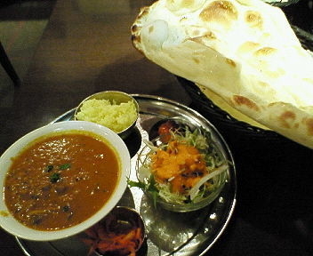 「Ａ．日替りカレー　８５０円」@インドレストラン Phulbari 南千住駅前店の写真