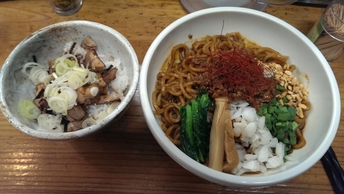 「担々まぜそば、大盛、激辛、炙りチャーシュー丼」@麺処 鳴声 煮干の奏の写真