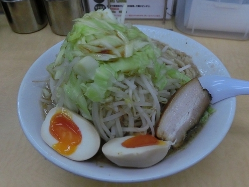 「ぎ郎(野菜増し·ニンニク抜き)+味玉」@ら〜めんぎょうてん屋GOLD 東名厚木店の写真