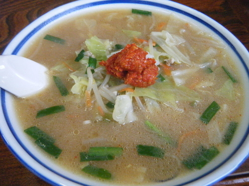「激辛味噌ラーメン740円」@まるた食堂の写真