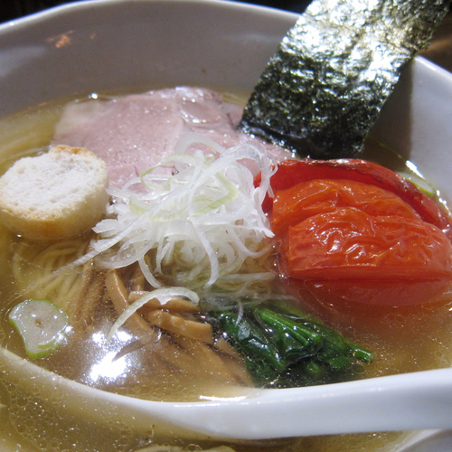 「塩ラーメン 700円 + 焼きトマト 150円」@RAMEN CiQUEの写真