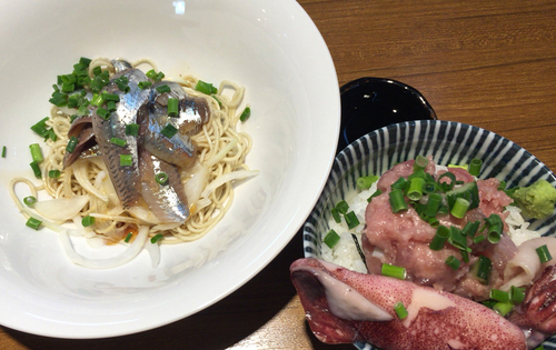「いわしそば３９０円+海鮮丼４００円　計７９０円」@寿製麺よしかわ 川越店の写真