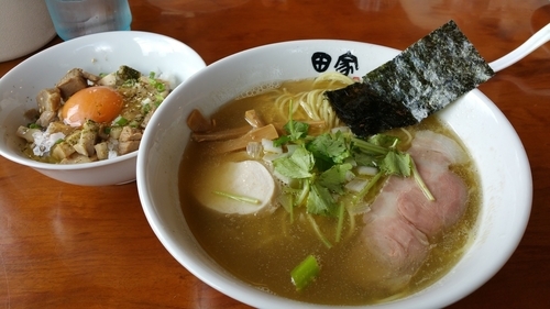 「煮干そば塩　たまごかけチャーシュー丼」@中華そば 田家 本店の写真