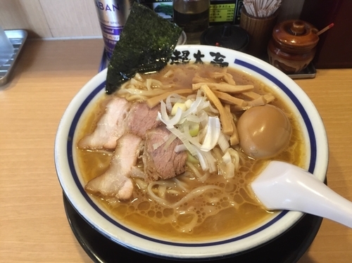 「味玉ラーメン（大盛無料） 880円」@天然豚骨醤油 らーめん玉 超大吉 上野店の写真