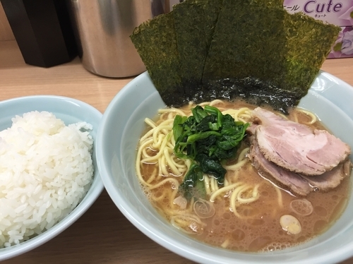 「ラーメン+ライス」@横浜ラーメン 武蔵家 日吉店の写真