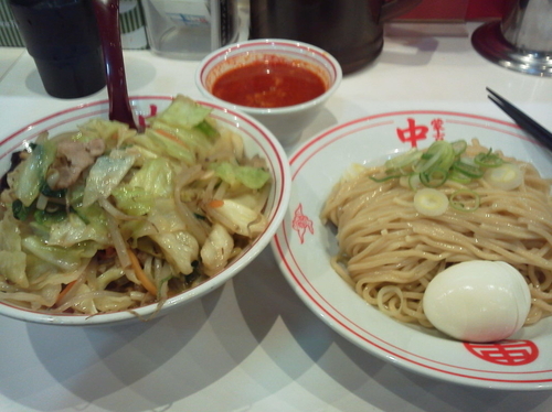 「冷やし醤油タンメン（野菜大盛り）＋北極スープ　1020円」@蒙古タンメン 中本 大宮店の写真