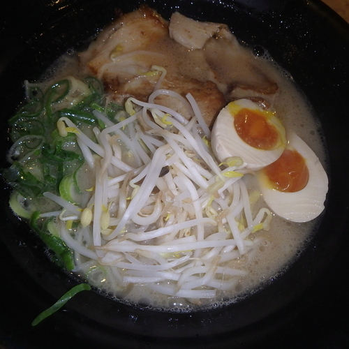 「とり天セット(918円)味玉(108円)替玉(108円)」@げんこつらーめん 祇園店の写真