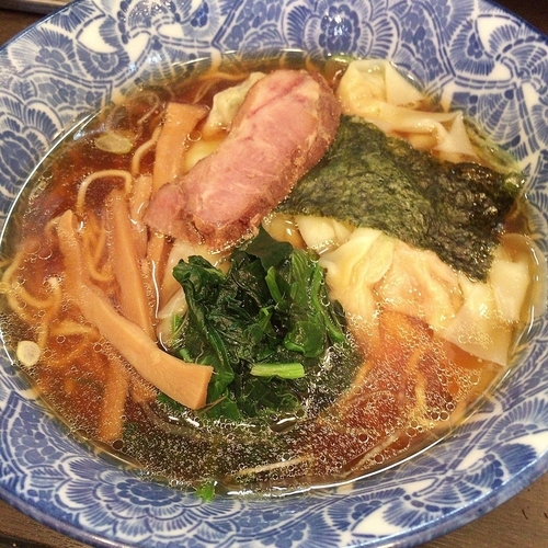 「肉厚ワンタン麺　550円」@肉厚わんたん麺と手作り焼売 ら麺亭 浅草支店の写真