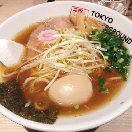 「ラーメンライト+味玉」@TOKYO UNDER GROUND RAMEN 頑者の写真