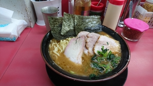 「ラーメン大盛+バラ3枚【820円】」@王道家の写真