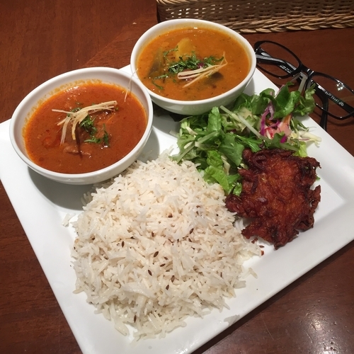 「梅入りサンバルカレー＋ラムカレー」@SITAARA DINER エキュート品川店の写真