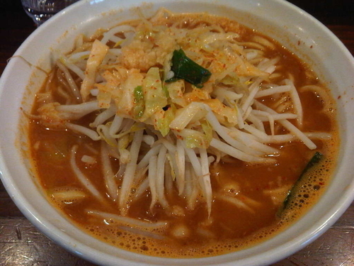 「鷹の爪拉麺 中盛 ニンニク (700円)」@旨辛ラーメン 表裏の写真