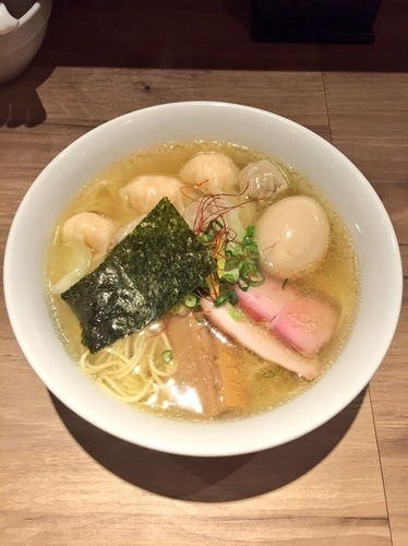 「白旨ニコニコワンタン麺 味玉」@中華soba いそべの写真