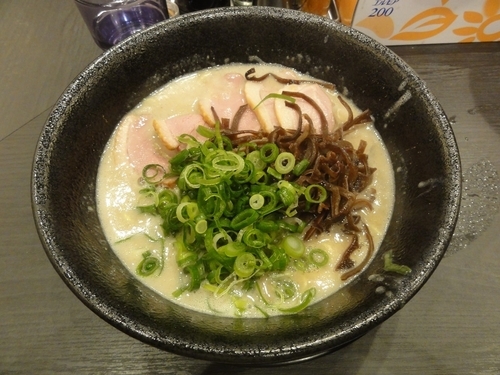 「塩鶏白湯らーめん（ストレート）」@ちらん 天満店の写真