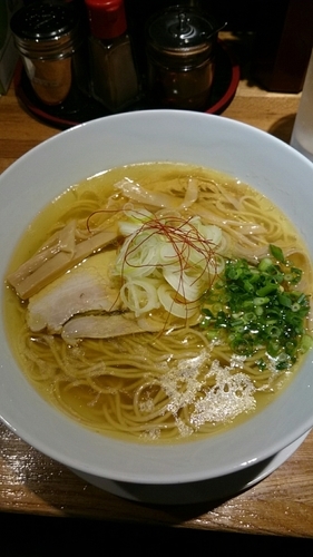 「塩らぁめん  ７００円」@麺や 流れ星の写真