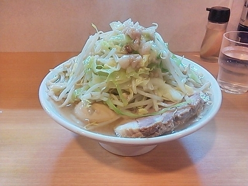 「小ラーメン（ヤサイアブラ）＋味玉」@豚星。の写真