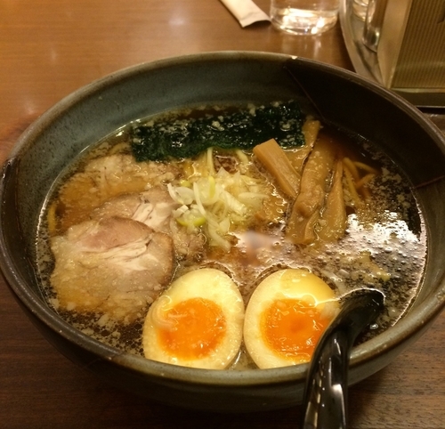 「こく旨らーめん醤油」@らーめん直久 新宿西口店の写真