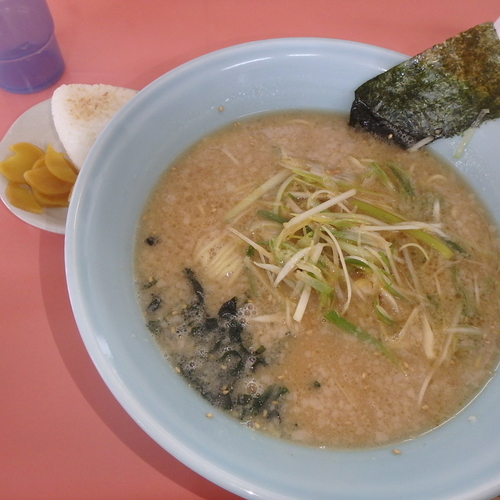 「ネギミソラーメン(並)(750円)、おにぎり(1個)(80円」@ラーメンショップ 日向店の写真