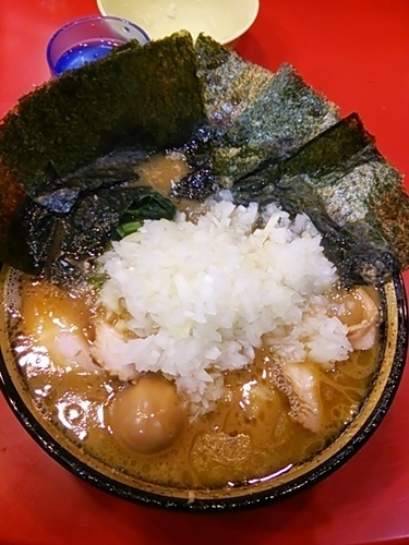 「中盛チャーシュー麺、味玉、玉ねぎ(920+60+90円)」@家系総本山 ラーメン吉村家の写真