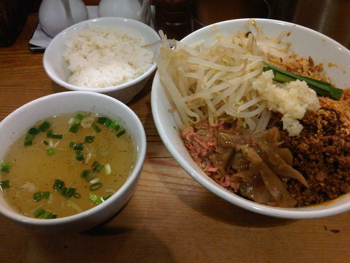「汁なしスタミナ担々麺 中辛 中盛 + ライス」@担々麺 ほおずきの写真