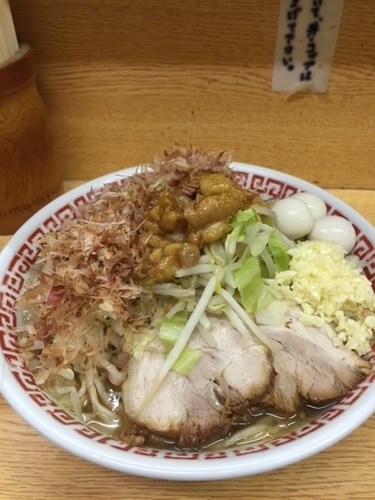 「小　700円「ニンニク」「アブラ」　＋うずら・かつぶし」@ラーメン二郎 環七新新代田店の写真
