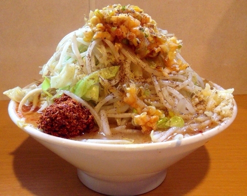 「【限定】辛くない辛麺　800円 限定トッピングの味ネギ。」@豚星。の写真