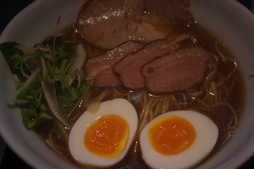 「にほんいち醤油そば （大盛り無料）」@麺巧 潮の写真